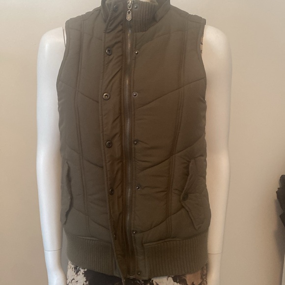 Quilted Vest  Size  12-14 XL Sage Color Floral Lining - Picture 7 of 12